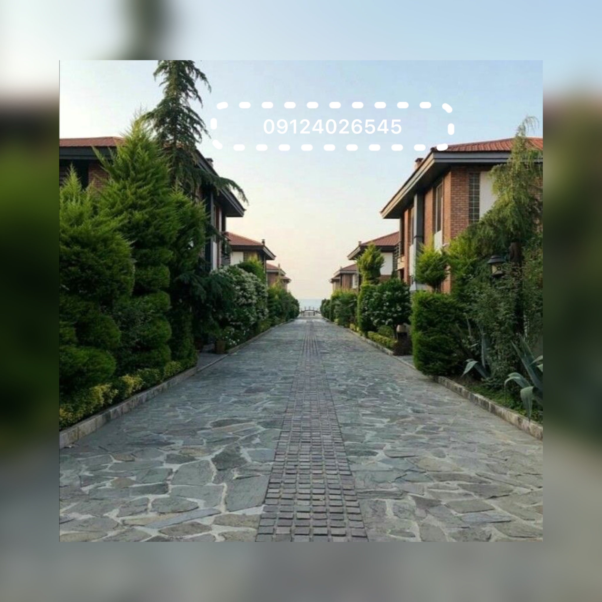 نصب سنگ لاشه ویا سنگفرش با استفاده از سنگ لاشه برای کف خیابان شهرک در شمال کشور جلوه ای خاصی را به ارمغان آورده است