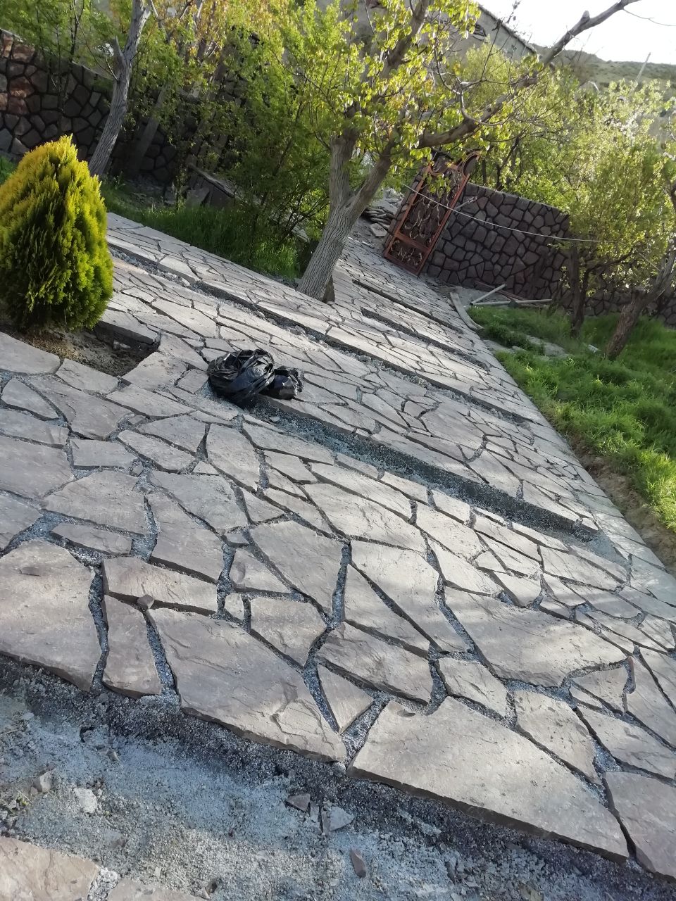 اجرای محوطه سازی نصب کف فرش