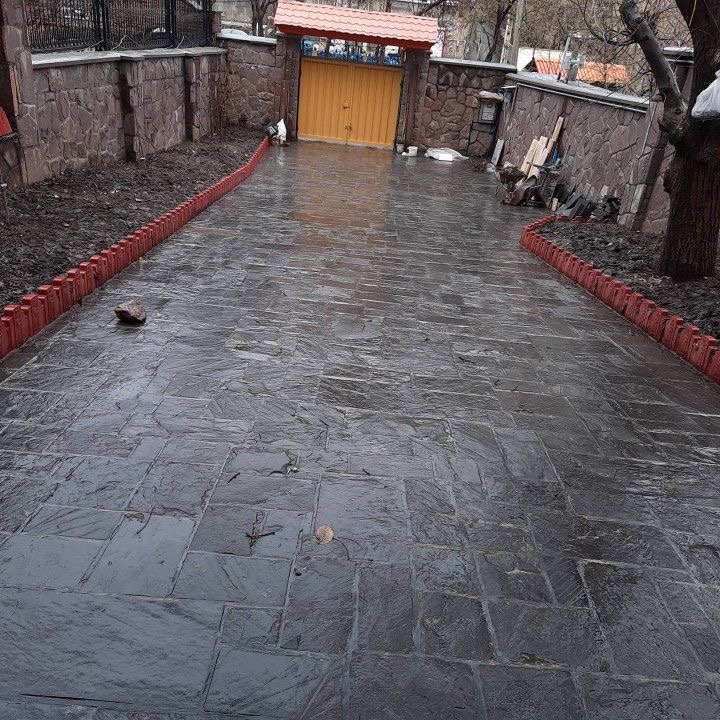 یکی دیگر از نمونه ای نصب سنگ لاشه سنگفرش با سنگ لاشه به صورت حصیری نصب شده است 