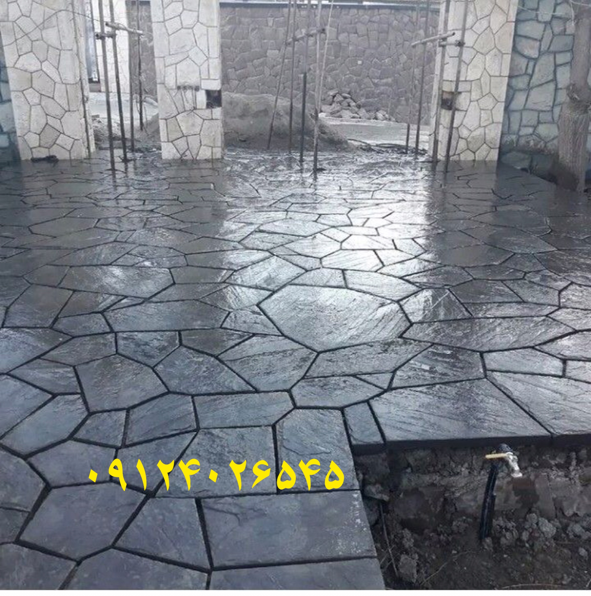 نصب سنگ لاشه و سنگ مالون به صورت برش خورده نصب شده است برای کف سازی محوطه و حیاط سنگ لاشه دارای رنگهای متنوعی هستند می توانید رنگ مورد نظرتان را انتخاب کنید و از طبیعت آن لذت ببرید 