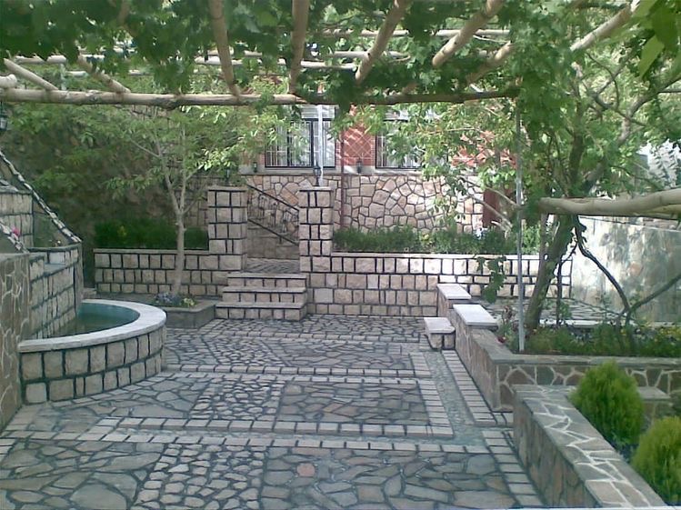 اجرای سنگ لاشه و اجرای سنگ مالون برای دیوار و کف های محوطه سازی باغ ویلا 
