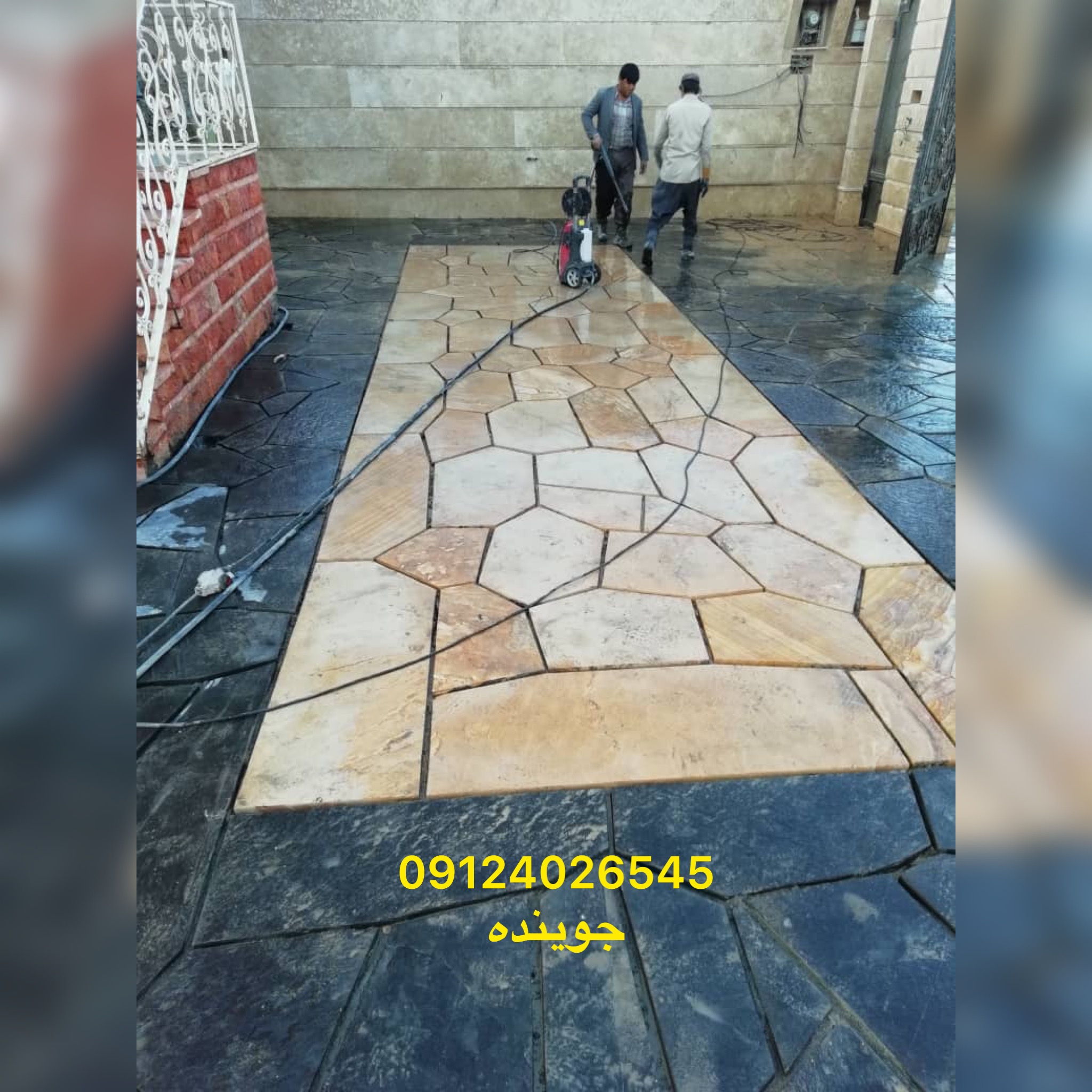 نصب سنگ لاشه برای کف سازی محوطه و باغ با استفاده از سنگ لاشه های ورقه ای طبیعی نصب شده است