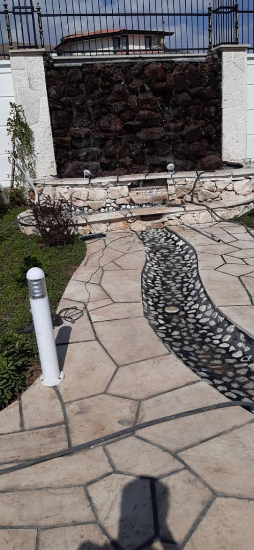 آبنمای صخره ای 